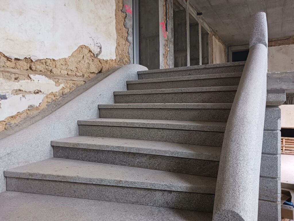 escalier granit sur mesure mayenne